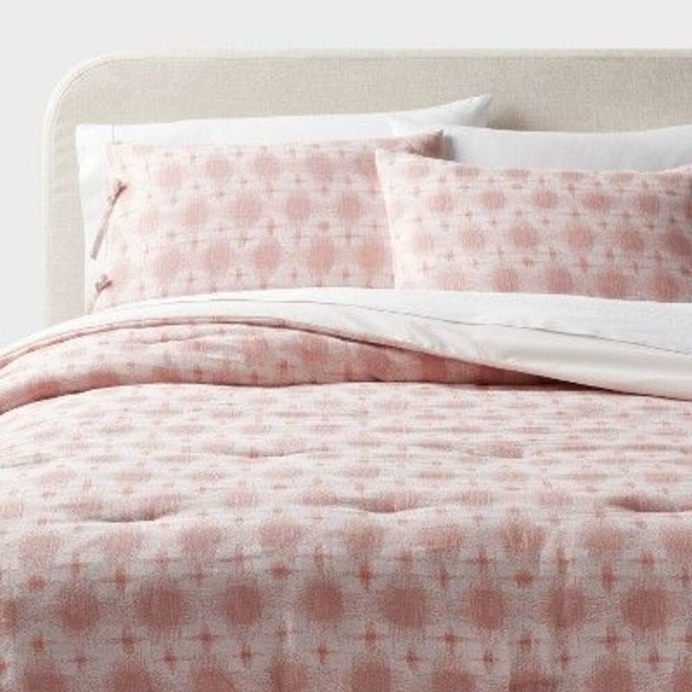 Threshold - King Yarn Dye Ikat Comforter and Sham Set Ivory/Ma Ivory/Mauve